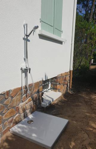 Installation d'une douche extérieure