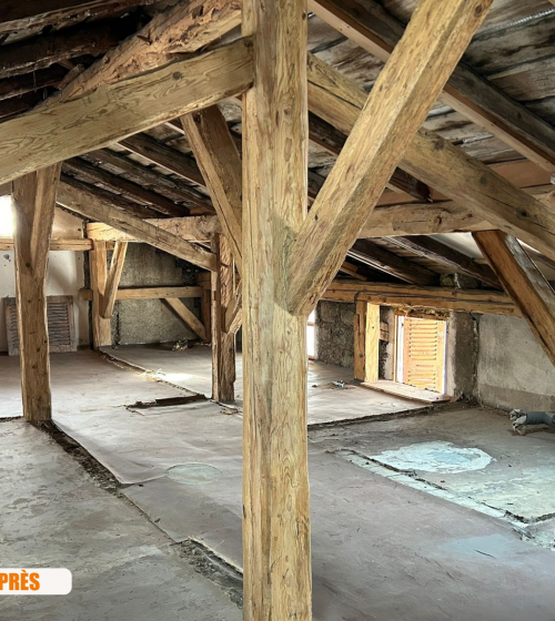 rénovation maison ancienne La Léchère, aménagement combles maison village, restauration charpente bois Savoie, aérogommage structure bois, rénovation intérieure La Léchère