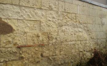 le mur avant les travaux à MONTRICHARD (41)