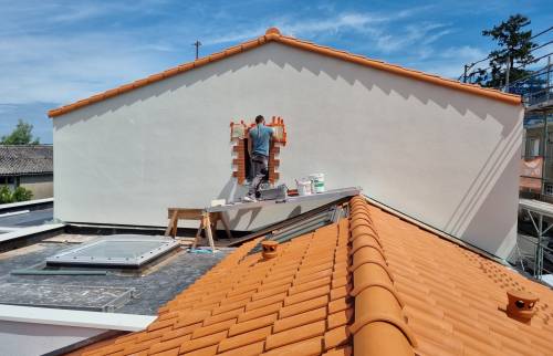 Agrandissement d'une maison au coeur de Vertou - réalisation de l'encadrement de fenêtres en briques