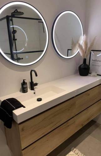 salle de bain avec douche à l'italienne