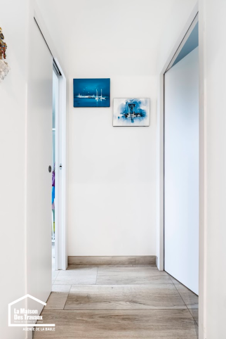 Porte coulissante en applique 