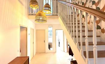Rénovation d’une entrée : une transformation complète pour valoriser l’arrivée dans la maison après