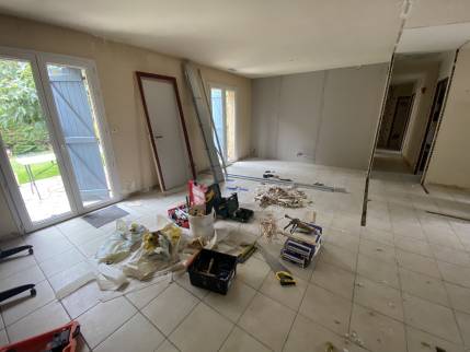 Ancien carrelage au sol avant travaux de rénovation de sol intérieur - Montauban 82000