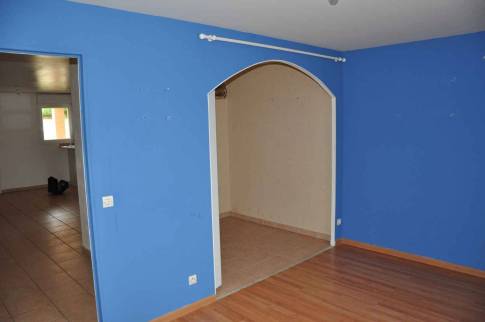 Chambre avant travaux de rénovation dans un appartement - Brie-Comte-Robert 77170