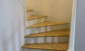Escalier rénové avec finition professionnelle par La Maison Des Travaux Bruz