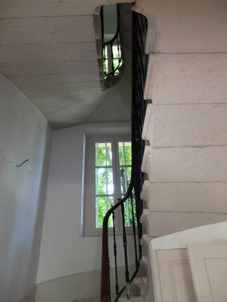 Ecully (69130) : rénovation d'un escalier en pierre / vue des sous faces