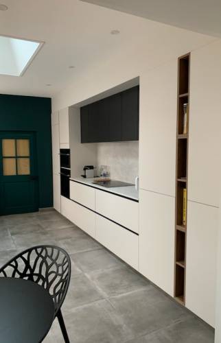 Agrandissement maison latéral avec aménagement de cuisine donnant sur véranda à Meaux (77100)