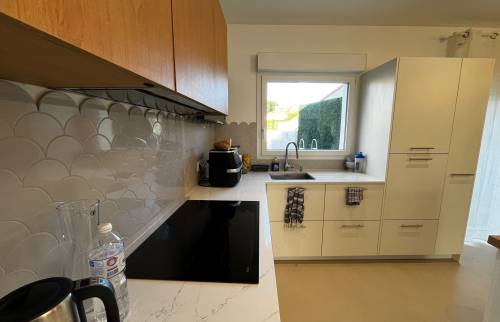 Plan de travail effet marbre blanc