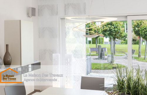 L'intérieur modernisé et décoré avec goût, où chaque élément a été soigneusement choisi par les propriétaires avec l’aide d’un décorateur.