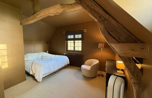 La chambre parentale avec ses poutres