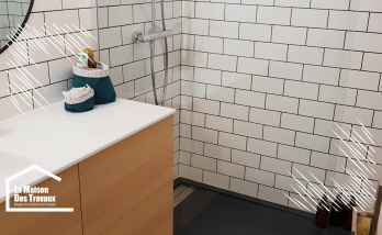 Transformation d'une Salle de Bain à Miramont-de-Guyenne : Quand le Moderne Rencontre le Rétro