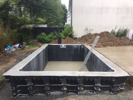 Piscine en éléments préfabriqués bétonés - Nantes 44