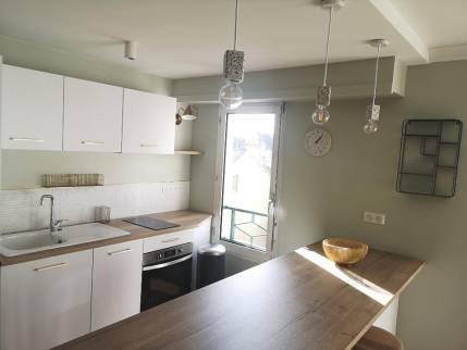 Cuisine rénovée, équipée et ouverte sur le séjour - Nantes 44
