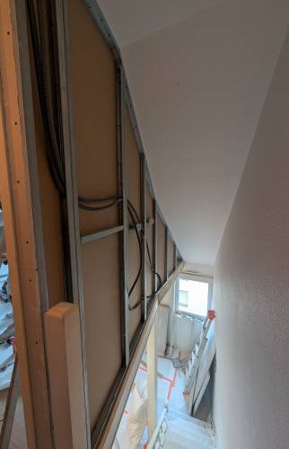 Cloisonnement de la chambre en cours 