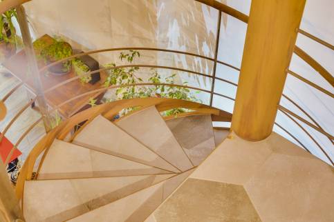 Réalisation d'un escalier métal avec coursive, en finition effet "rouillé", commune du Val de Saône