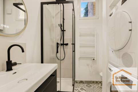 salle-eau-douche-noire-buanderie-colombes