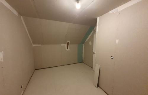 Installation de l'isolation dans les combles