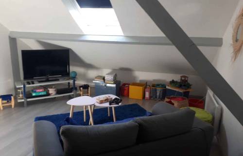 Espace salon télé aménagé dans les combles