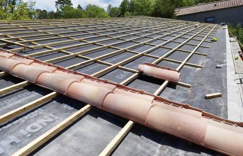 Debut de pose des tuiles mécaniques