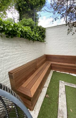 Agrément de l'espace extérieur avec un mobilier adapté