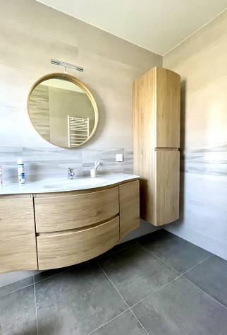 Salle de bain rénovée avec mobilier suspendu - Saint-Malo-du-Bois 85