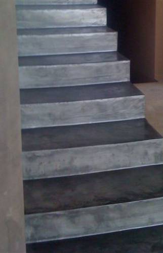 Rénovation d'un escalier avec du béton ciré à la Chapelle-sur-Erdre 44240 près de Nantes
