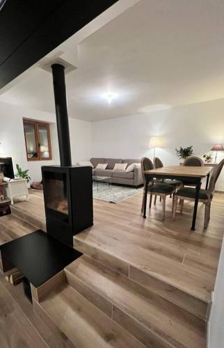Salon avec poêle