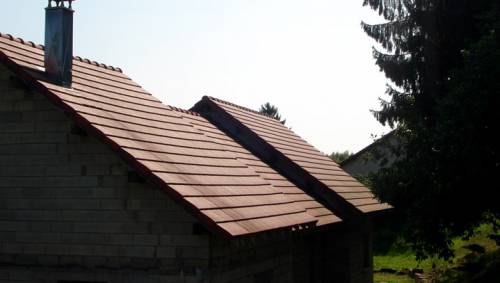 Pose de panneaux solaires sur une maison à Plombières-lès-Dijon