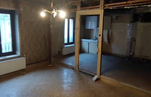 Création d’un salon cuisine – chantier de rénovation à Vénérieu