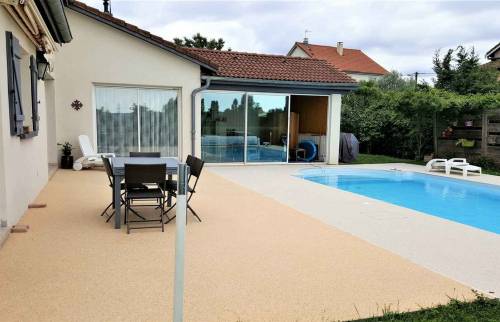 Terrasse et Plage de Piscine - Lyon / Décines