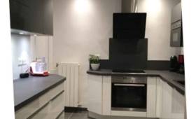 Rénovation de cuisine à Vigneux sur Seine - un carrelage grands carreaux
