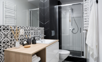 Transformation d'une Petite Salle de Bain à Pessac (33318) : Maximisation de l'Espace avec Élégance