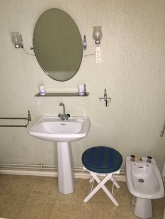 Ancienne salle de bain démodée avant travaux de rénovation - Nantes 44