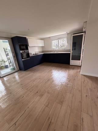 Cuisine après travaux de rénovation et décoration intérieure de maison - Montélier 26120