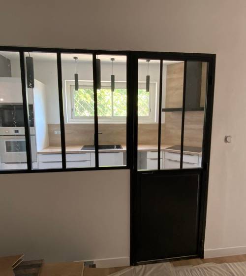 Rénovation de maison à Outreau : réagencement de la circulation avec une verrière d'atelier