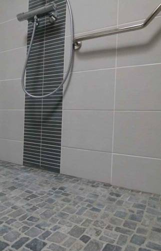 Apres douche à l italienne sur Alby-sur-chéran