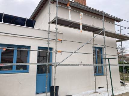 La Tour de Salvagny (69890) : travaux en cours avec echafaudage