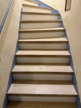  Escalier intérieur rénové - Jujurieux 01640