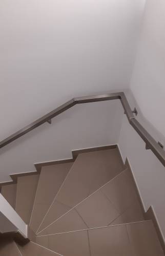 Main courante métal, escalier carrelé à Sierentz