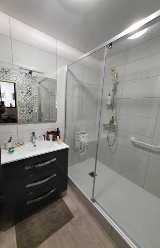 Salle d'eau après (vue d'ensemble)