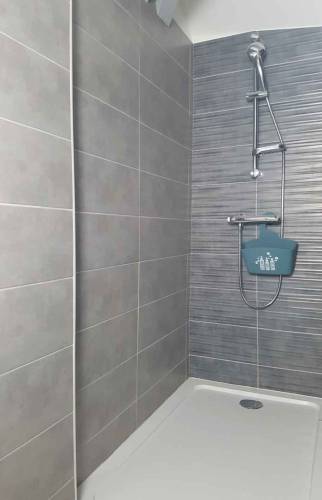 receveur extra plat et salle d'eau