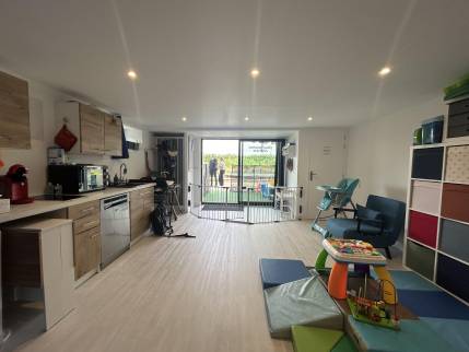 Fleurieu sur Saone (69250) : Aménagement du garage en espace d'activité / salle de jeux pour une assistante maternelle