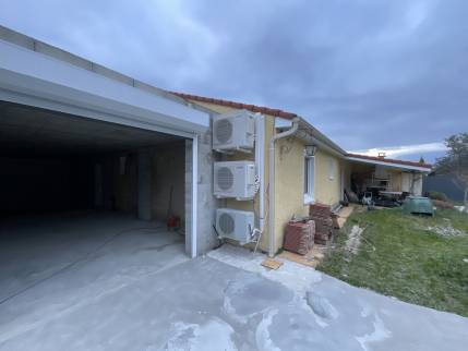 Maison et garage avant travaux de ravalement des façades - Chabeuil 26120