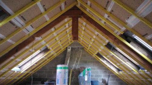 Travaux d'isolation de la toiture pour un aménagement de comble