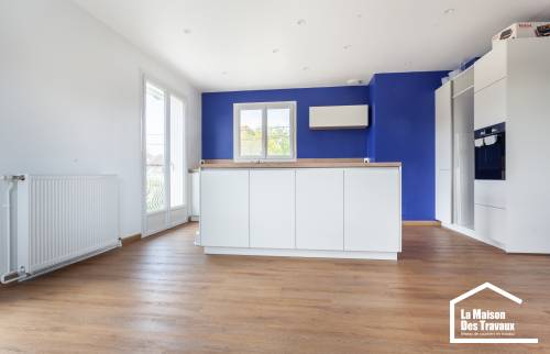 Maison à Dardilly (69570) : Pose de sol souple PVC en pose flottante dans le séjour, la cuisine et les toilettes rénovés