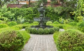 Fontaine à eau de jardin 