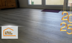 Gros plan sur le parquet de haute qualité, parfaitement posé, combinant esthétique et durabilité.