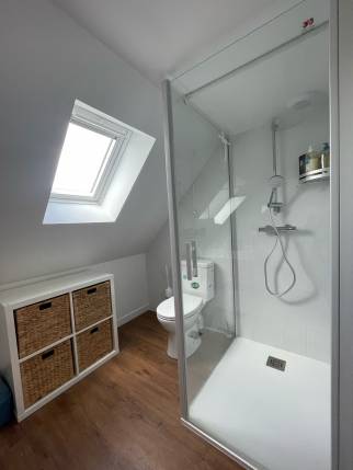 Nouvelle salle de bain aménagée dans les combles - La Séguinière 49280