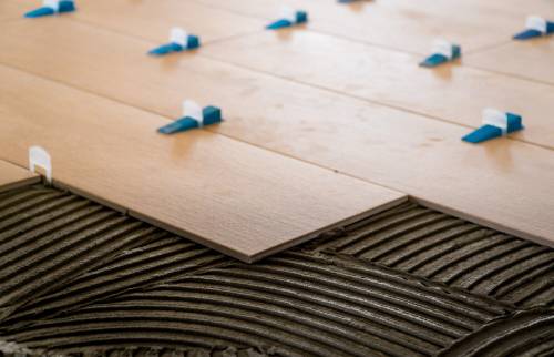 Pose parquet collé